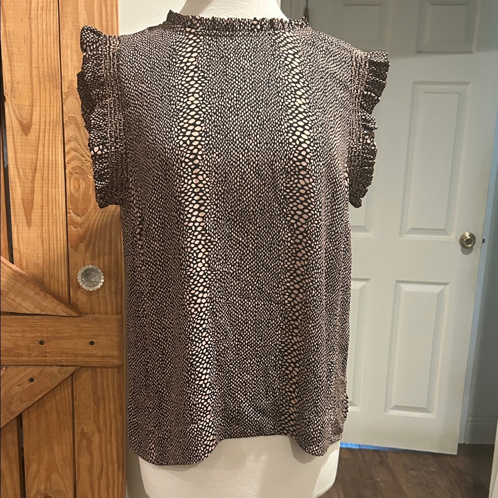 DR2 Black and White Textured Blouse with Ruffle Sleeves